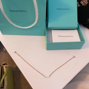 Authentic Au750 gold smile bracelet worn a few times comes with box